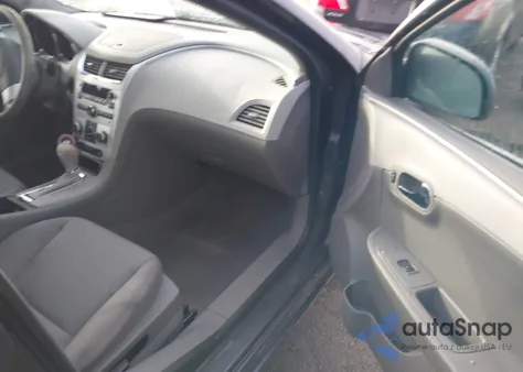 2010 Chevrolet Malibu Ls z USA, uszkodzony, nr VIN 1G1ZA5E06AF239490